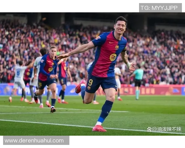 莱万在欧冠赛场展现锋芒10场比赛打入12球领跑射手榜