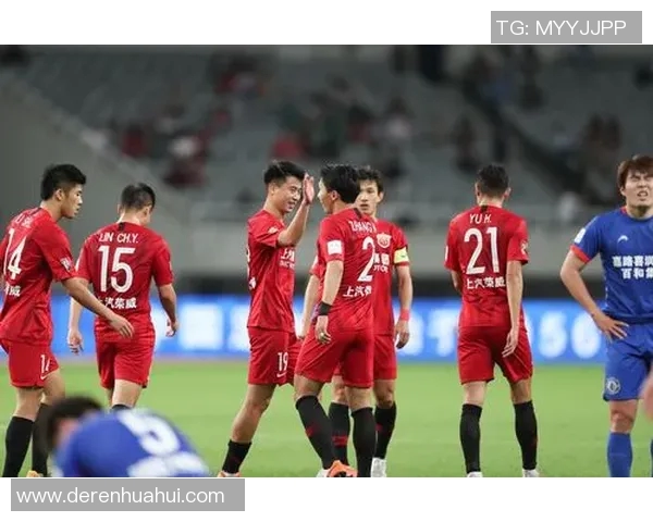 上海上港迎战陕西队全力争胜期待精彩对决与球迷共庆足球盛宴 上海上港迎战陕西队全力争胜期待精彩对决与球迷共庆足球盛宴